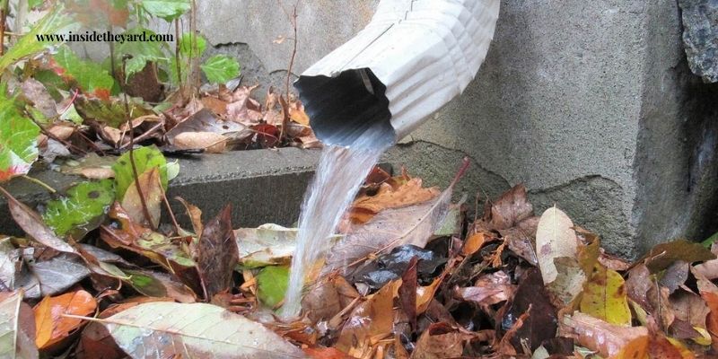 Cómo detener el drenaje de agua del patio del vecino