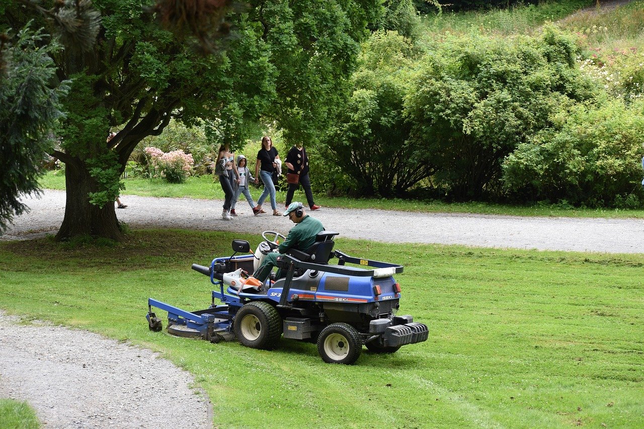 riding lawn mower